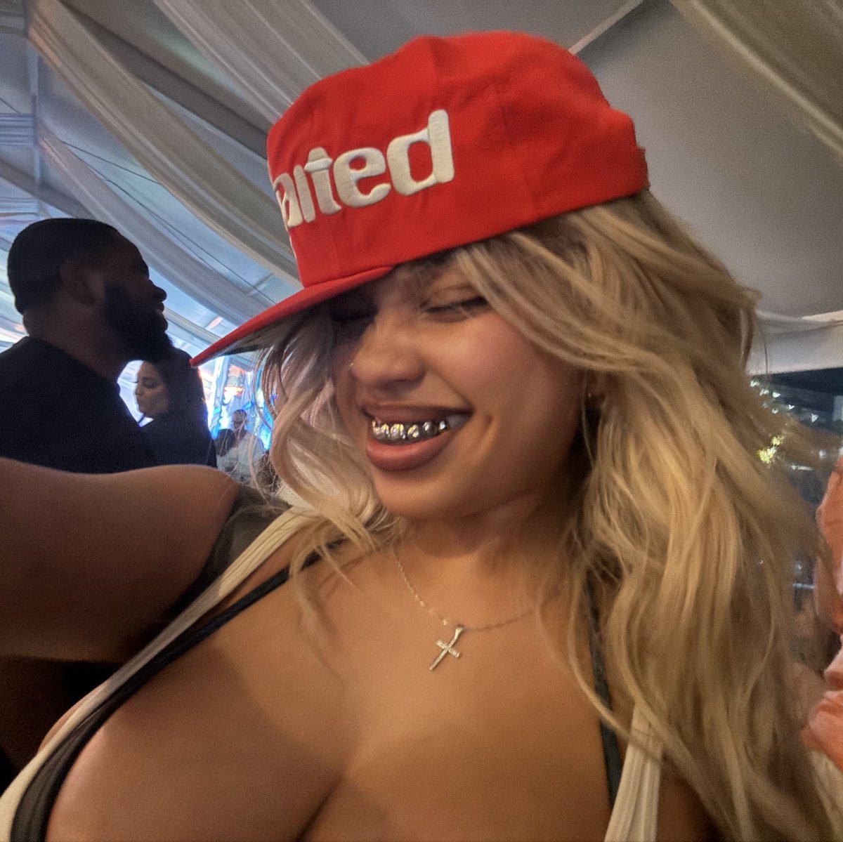 $hala💜 tweet media