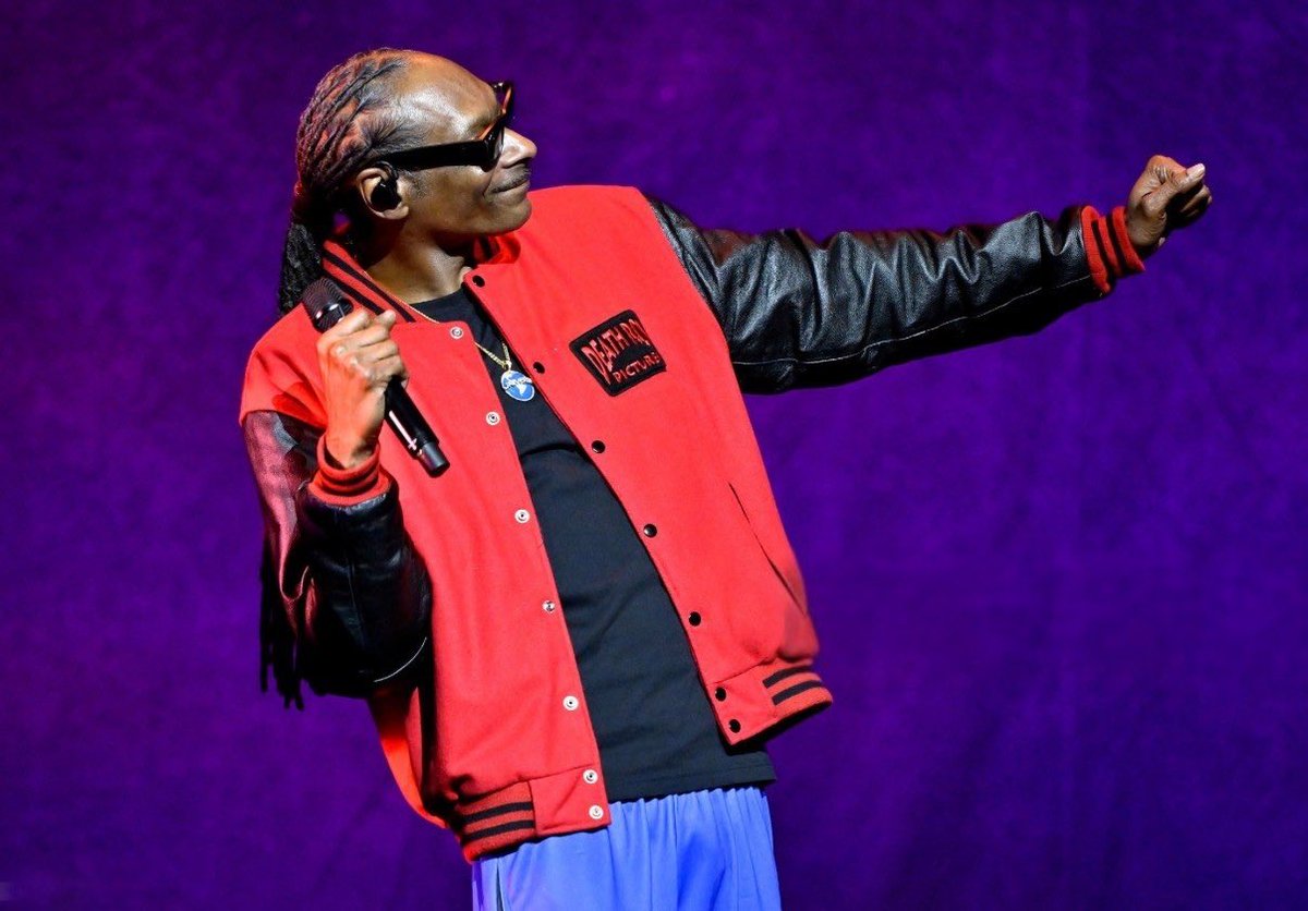 SilverspotFilms's tweet image. #Universal

Snoop Dogg performed at #CinemaCon to announce his upcoming R-rated biopic, set for 2027.

Directed by Craig Brewer and starring Jonathan Daviss.