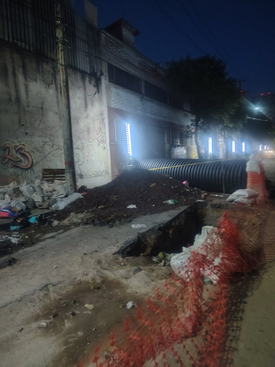 erikhdez23's tweet photo. @AzcapotzalcoMx Y está de aquí para cuando, señora @NancyNunezmx deje de andar de huele moles con los de in-yolo y póngase a trabajar https://t.co/v9tpQ2RUGt