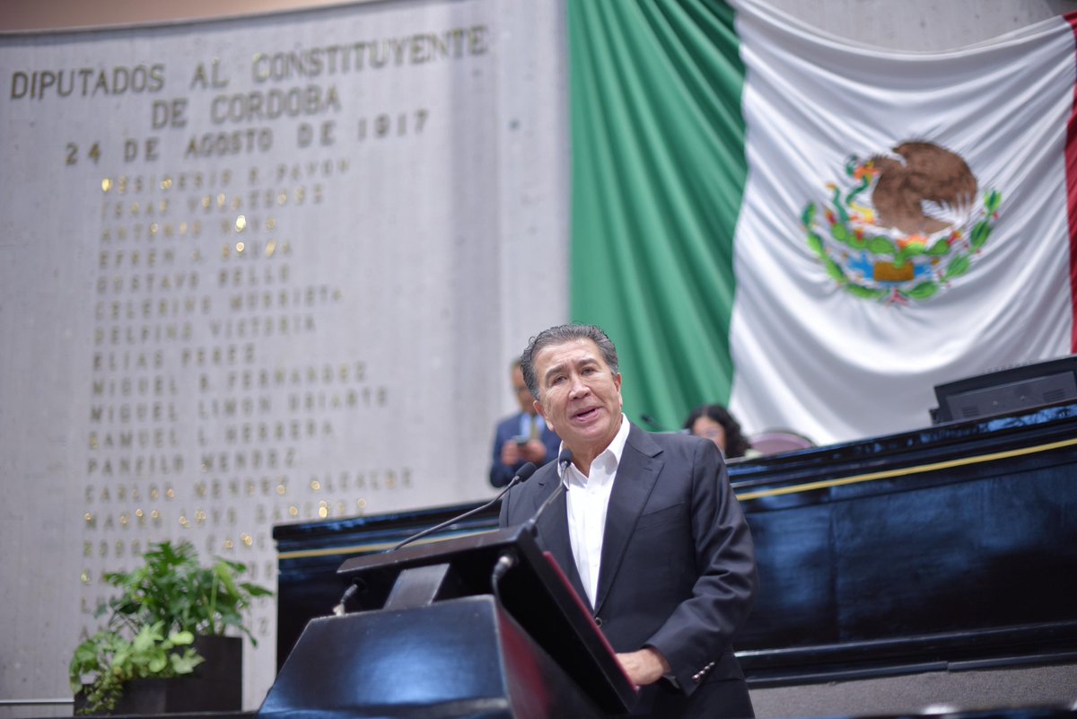 Inoceencio's tweet photo. Seré candidato a gobernador en el 2030,solo si las encuestas me dicen que soy el más competitivo de la oposición y en condiciones de ganar la elección:Héctor Yunes Landa,en reunión del Grupo Legislativo Veracruz Nos Une con Acover.

https://t.co/rCqJRiEad1 https://t.co/L2hkQSAfHt