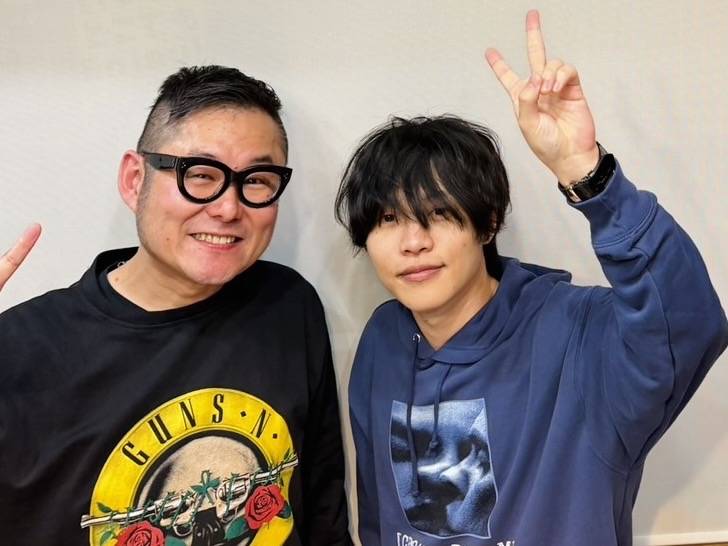 shotashimono's tweet image. FM大阪『OTOSHIMONO』先週は神はサイコロを振らないから柳田周作が登場。昨日リリースされた3rd AL
「EINSTEIN = ROSEN BRIDGE」についてもたっぷり喋ったので神チルは是非照らし合わせながらradikoをチェック！ 2026/4/10(金) 20:00-21:00 radiko.jp/share/?t=20260…  #KAMISAI3rdAL #oto851