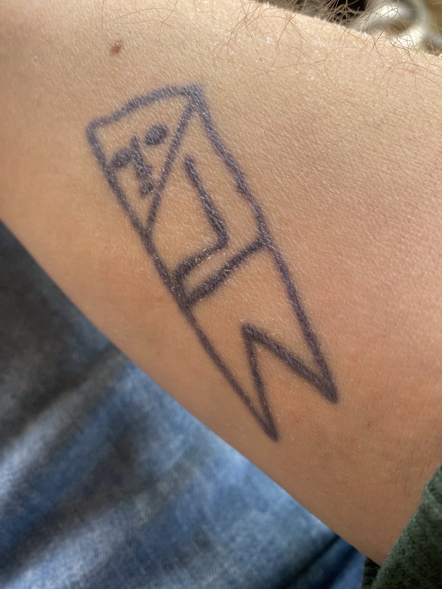 TheWizardFound's tweet image. #tats I drew myself and someone else inked. Haven’t gotten any in a while. Miss that painful tickle.