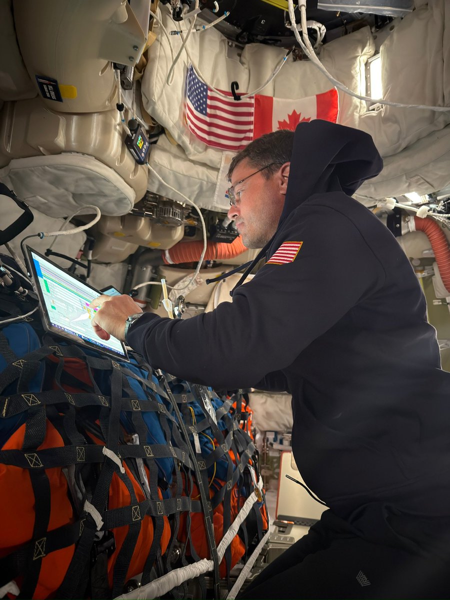 iPhone และ Microsoft Surface เครื่องแรกที่ได้เดินทางไปดวงจันทร์ 📱

NASA เผยภาพเบื้องหลังเพิ่มเติมจากภารกิจอาร์เทมิส 2 ที่เห็นนักบินอวกาศกำลังใช้ iPhone ถ่ายภาพ และใช้ Surface ในการทำงาน ระหว่างเดินทางไปดวงจันทร์

(รอบนี้มีกระปุกเนยถั่วร่วมเฟรม แต่ไม่ใช่ Nutella ละครับ 555)