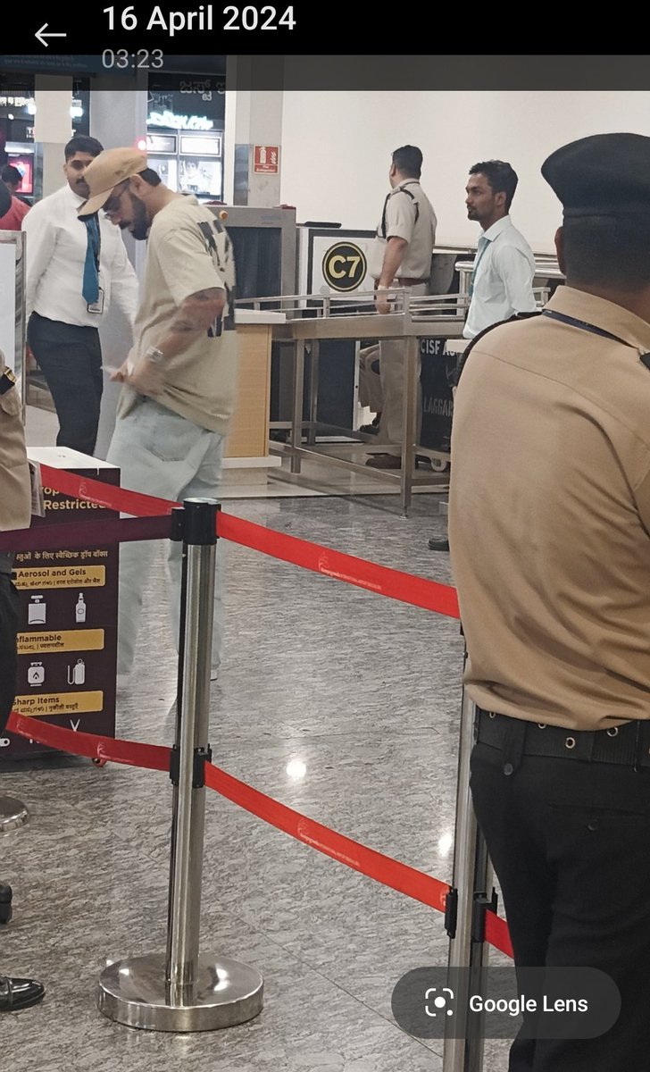 Tanu_a3's tweet photo. @getscapia We infact owned IPL and finally emerged as champions in 2025. That win paved the path to glory🏆 And just when we thought the night was over,life had one more surprise waiting.
A glimpse of our King  Virat Kohli  at the airport ✈️❤️it just turned everything into happiness again. https://t.co/OzTB8HgiZK