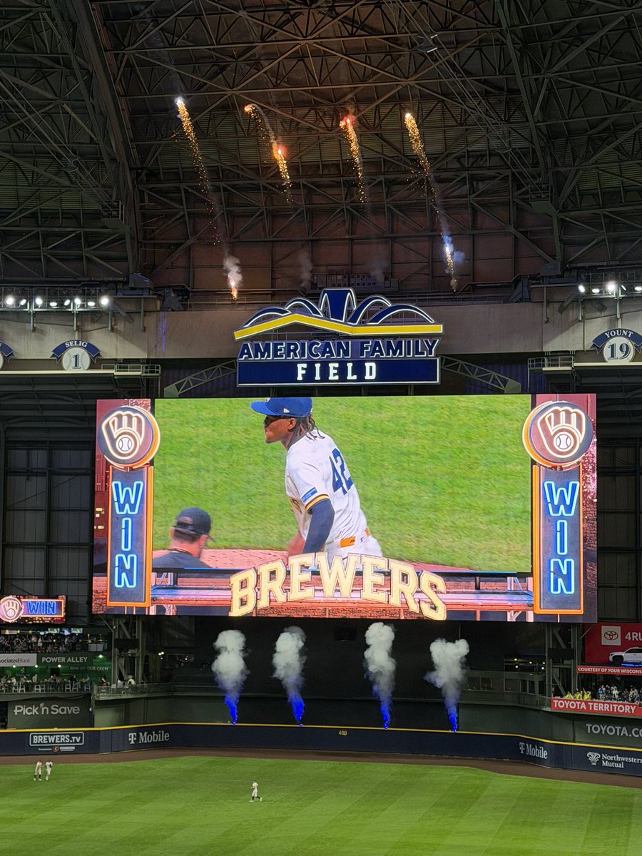 𝒴𝑒𝓁𝒾’𝓈 𝐵𝑜𝓃𝑔 tweet media