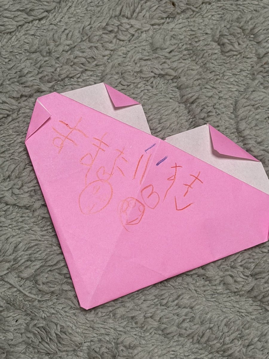 息子氏から
スペシャル可愛いプレゼントを
いただいたのですが
こういうものを
綺麗に保管？保存？するには
どうしたら良いでしょうか？
なにか案を教えて
いただけると嬉しいです！
よろしくお願いします🙇‍♀️