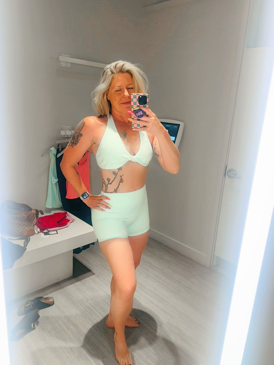 katfran's tweet image. @Fabletics #fitness #set #hotyoga killing it.  #tryharder