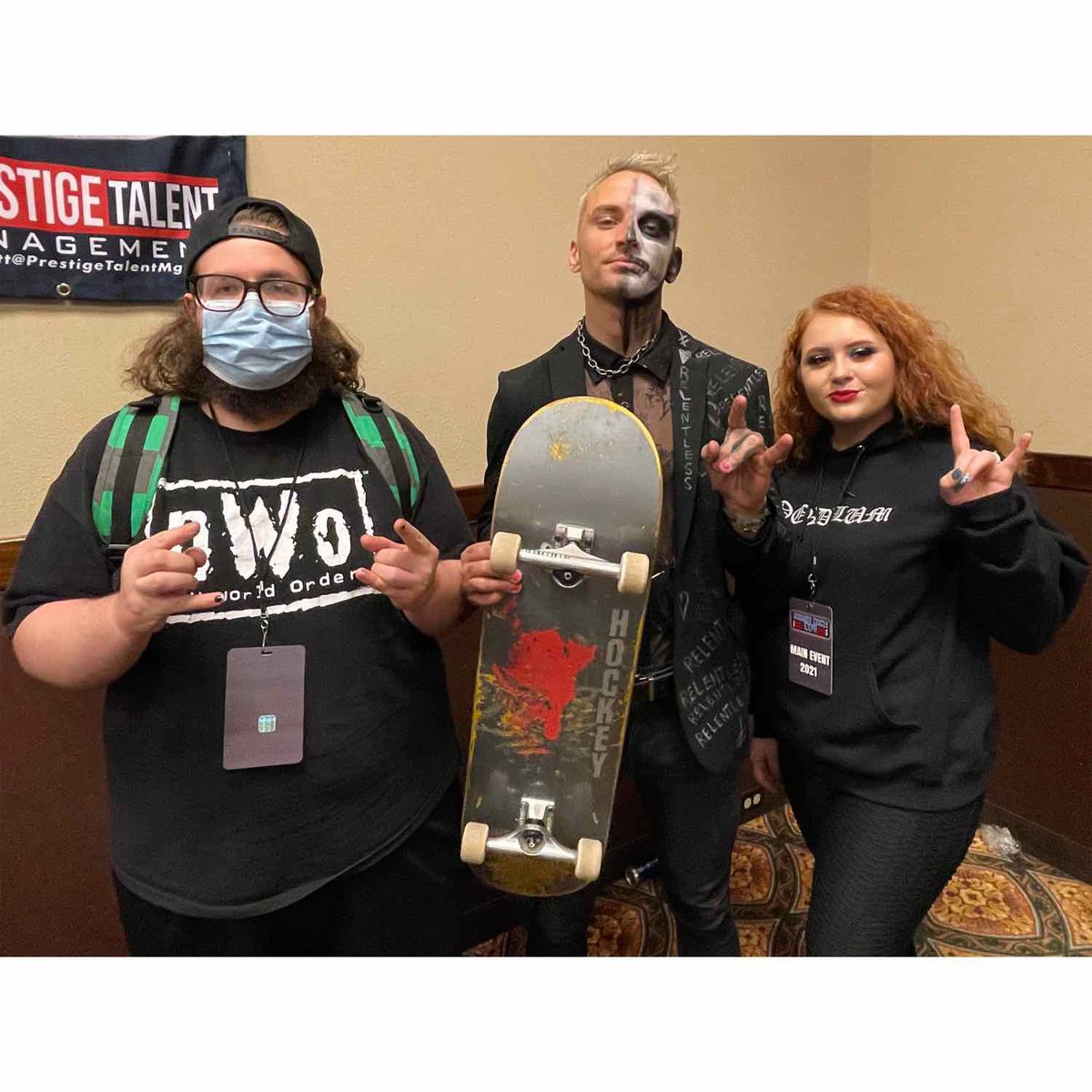 MermaidStarr's tweet photo. THATS MY CHAMP!!! #AEW #darbyallin https://t.co/od7hqWOWpp