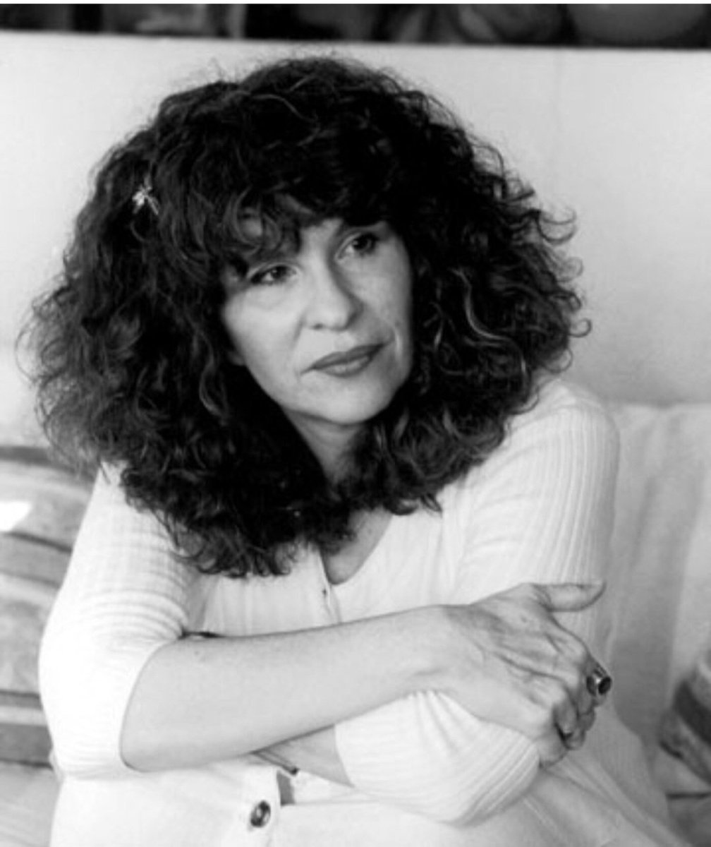 PUBLICACIÓN EXCLUSIVA 
24 de abril 1982
Poema de GIOCONDA BELLI a EDÉN PASTORA
[VENTANA, BARRICADA, dirigida por ROSARIO MURILLO]
"No habrá perdón, Edén...te juzgaremos duro como se juzga a los traidores...Y como Judas, andarás errante, sin patria y sin pueblo..."

LINDO POEMA 😂