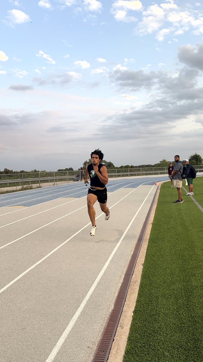 CLHawksFB's tweet photo. They’re not just building speed—they’re building character, leadership, and a legacy that goes beyond any one sport.
Keep pushing, keep competing, and keep representing The Lake; the future is bright!   #CLHShawksfootball #TRUST #GHB @SamParker3271 https://t.co/hw3G3WjmjL