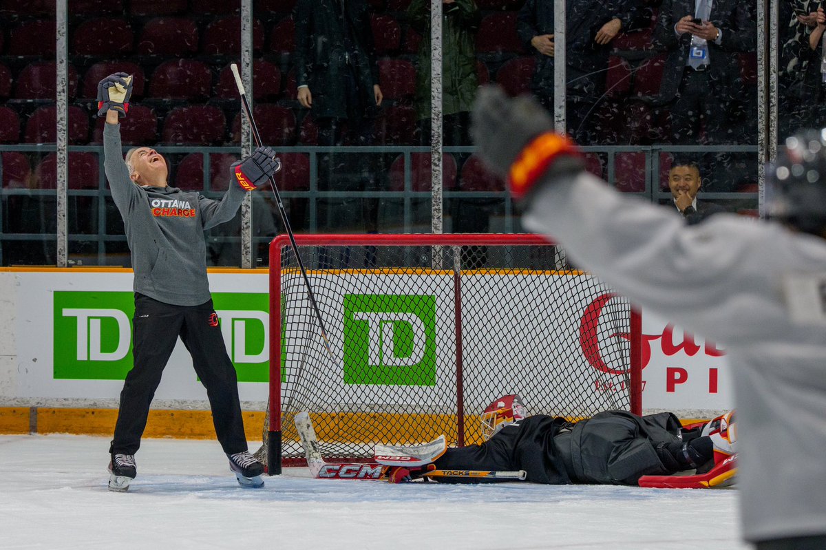 JapaninCanada's tweet image. Beauty! Thank you for using the gift from Prime Minister Takaichi! @MarkJCarney #canada