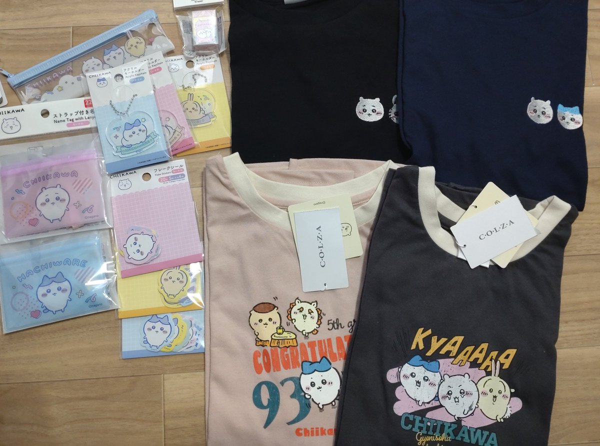chiikawa1011's tweet photo. きょうのちい活
ダイソーのちいかわ、だいぶ狩られてた💦
HoneysのＴシャツ、全種類買いたい https://t.co/a2iwC4w8OV