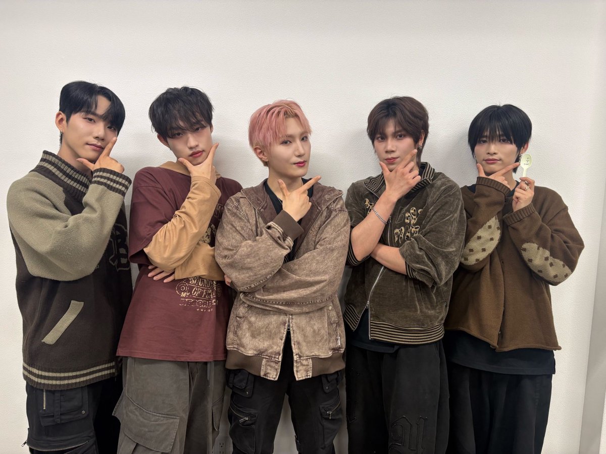 春の物語 Live #ANOHRTS

【本日のイベントは🤍】

⚡️セルカ1＋1DAY📸

🗓️4/16(木) 19:00
🎫当日券〇初回無料 会場受付まで！
📍#FCLIVE_SHINJUKU_HALL

#アノハツ の魅力的な公演は
1️⃣9️⃣🕖始まります！

詳細🔗 ti-ma.jp/shop/event.php…

#아노하츠 #KPOP