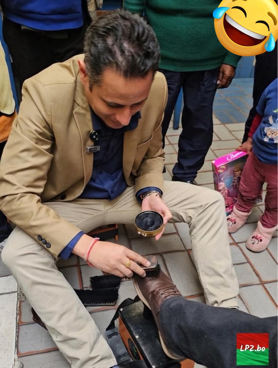 LaKarapancita's tweet photo. Ni pa’: "sácame una foto, así como que no me doy cuenta” sirve, Cornelio Bu-kewa Venancio Napoleón Rodolfo “El Reno guardabosques pelacables Ojo de Tigre cantante trucho de karaoke Lara…
¿Cómo vas a lustrar un zapato café con betún negro?
La garantía de nada ya expiró hace rato 😆😆
@VPEP_Bol @Diputados_Bol