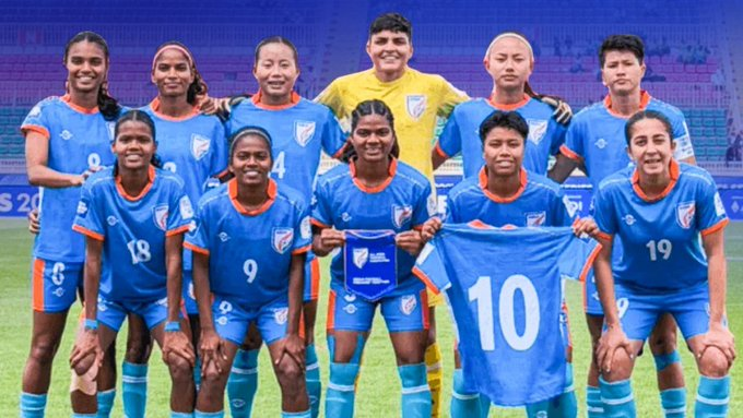 ddsahyadrinews's tweet image. ⚽ भारतीय महिला फुटबॉल संघानं फिफा सिरीज २०२६ च्या तिसऱ्या स्थानासाठीच्या प्ले-ऑफ सामन्यात मलावी महिला फुटबॉल संघावर ३-२ असा रोमांचक विजय नोंदवला.
 
#IndianFootball #FIFASeries #WomensFootball #TeamIndia