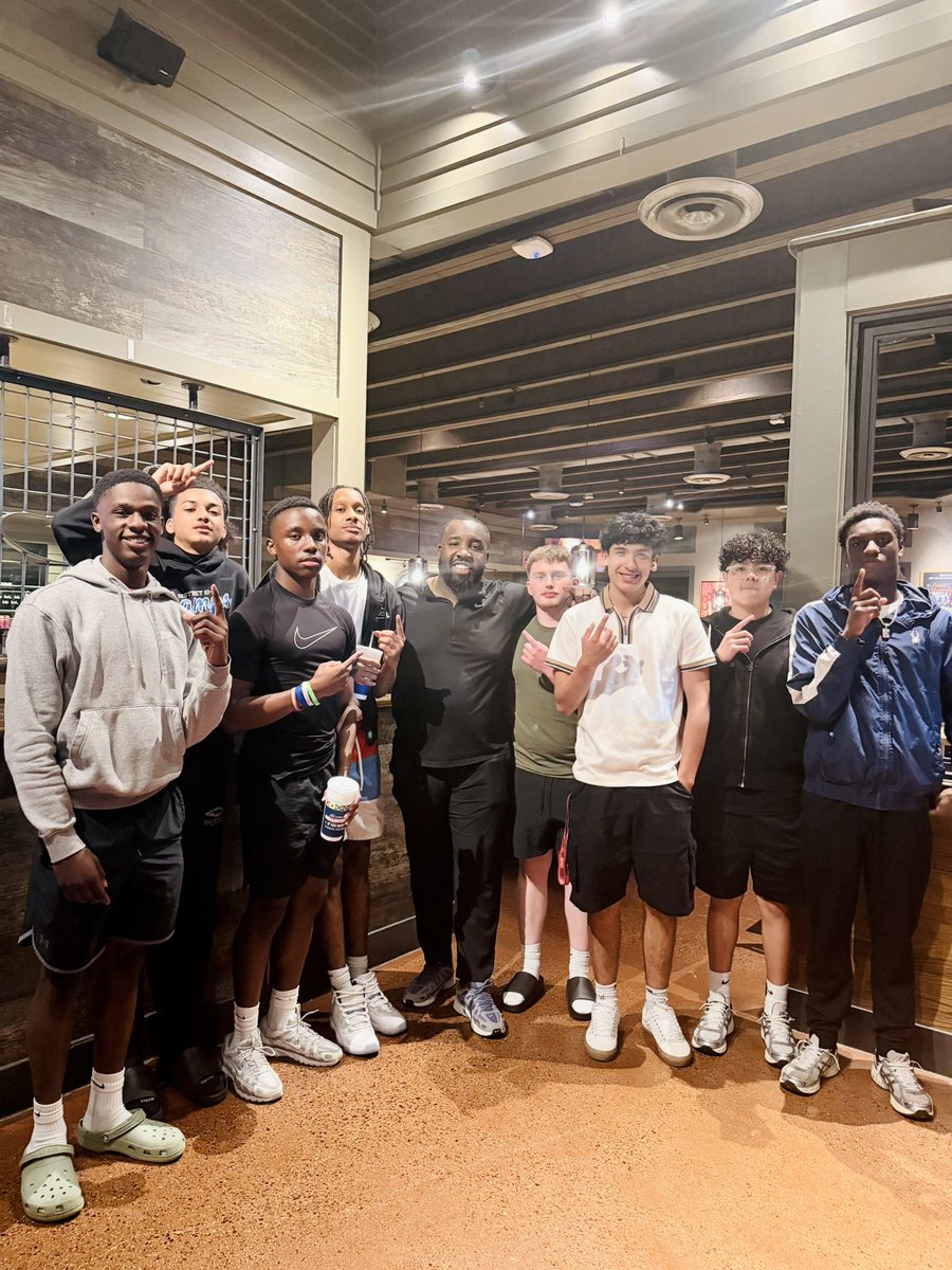 Charles Hitchens tweet media