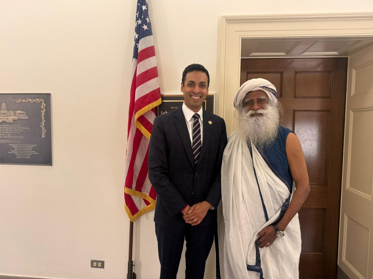 SadhguruJV's tweet photo. A pleasure to meet you, @RepSuhas. Whatever abundance we gather externally, true fulfillment lies in how well we engineer our interiority. This is the greatest fulfillment and privilege we have as human beings—the ability to take full charge of our inner wellbeing. -Sg @SuhasforVA #InnerEngineering