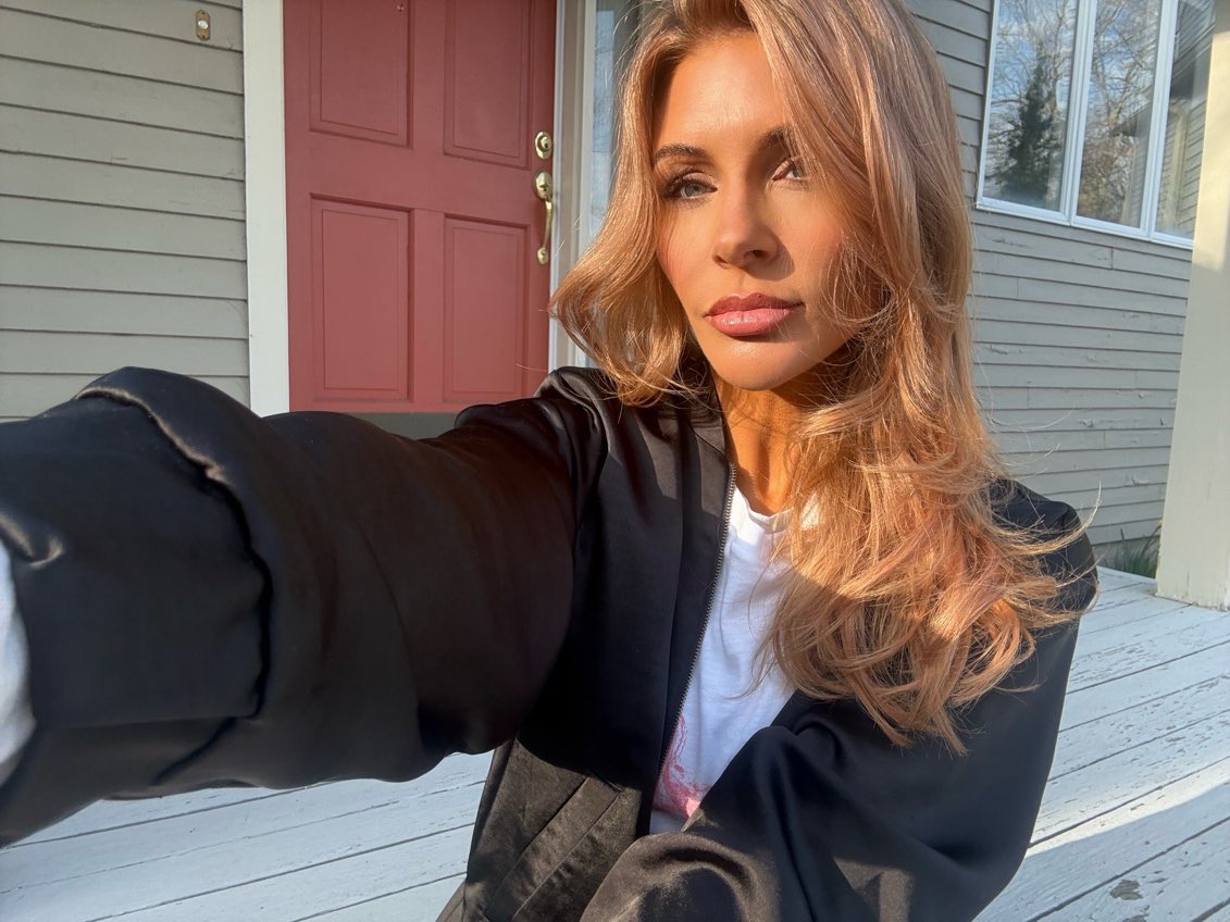 April Baker tweet media