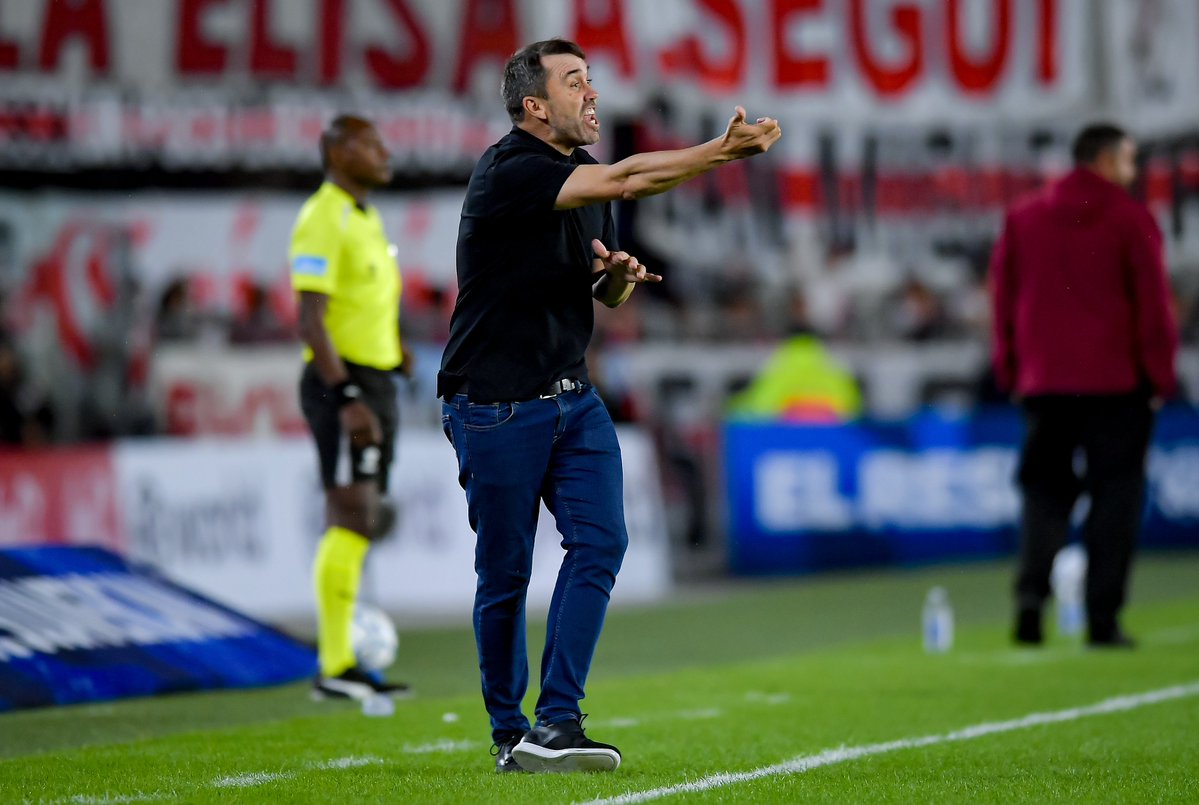 TyCSports's tweet image. ¡EL MILLONARIO DEL CHACHO SIGUE INVICTO!

#River se impuso ante #Carabobo por la #CopaSudamericana y, con un saldo de seis victorias y un empate, sigue sin perder desde la llegada de Coudet.