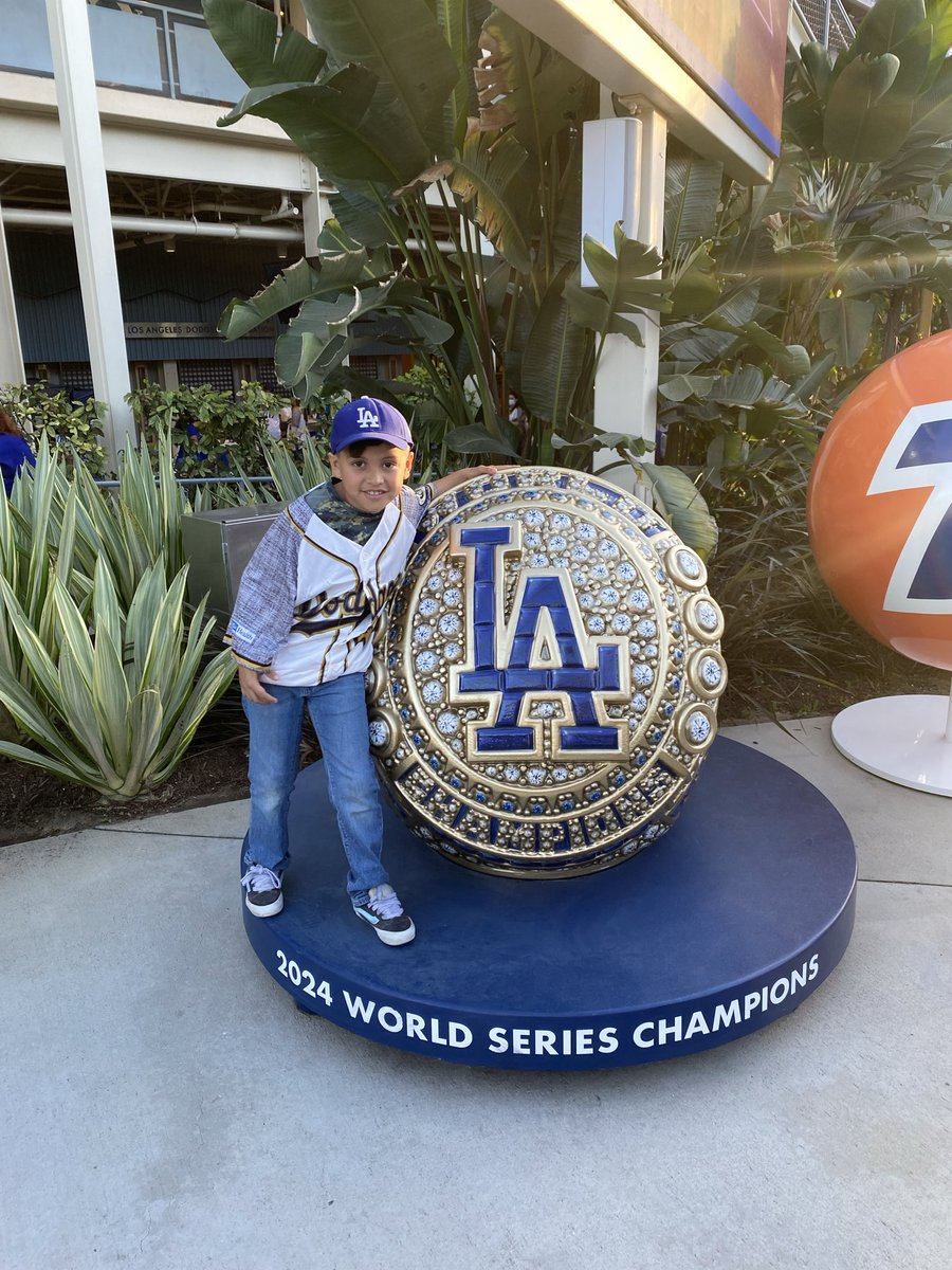 Beto In Whittier 🐺 tweet media