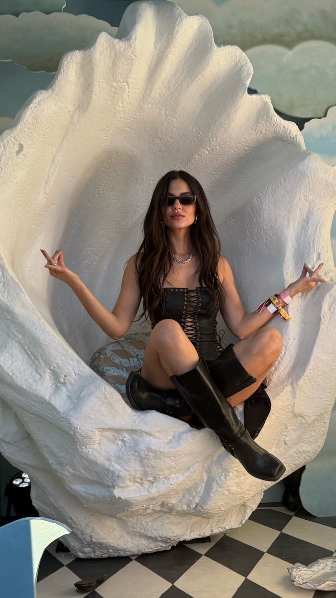 VictoriaCraving's tweet photo. Victoria Justice at Coachella. https://t.co/lBBcDu7mz6