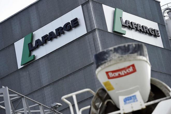 AFRICA24MONDE's tweet photo. Lafarge reconnue coupable de financement de groupes terroristes en Syrie

Le tribunal correctionnel de Paris a reconnu, lundi 13 avril, le cimentier Lafarge et huit anciens dirigeants de la société coupables pour le financement de groupes terroristes en Syrie en 2013 et 2014. https://t.co/6Th6h5V5Sa