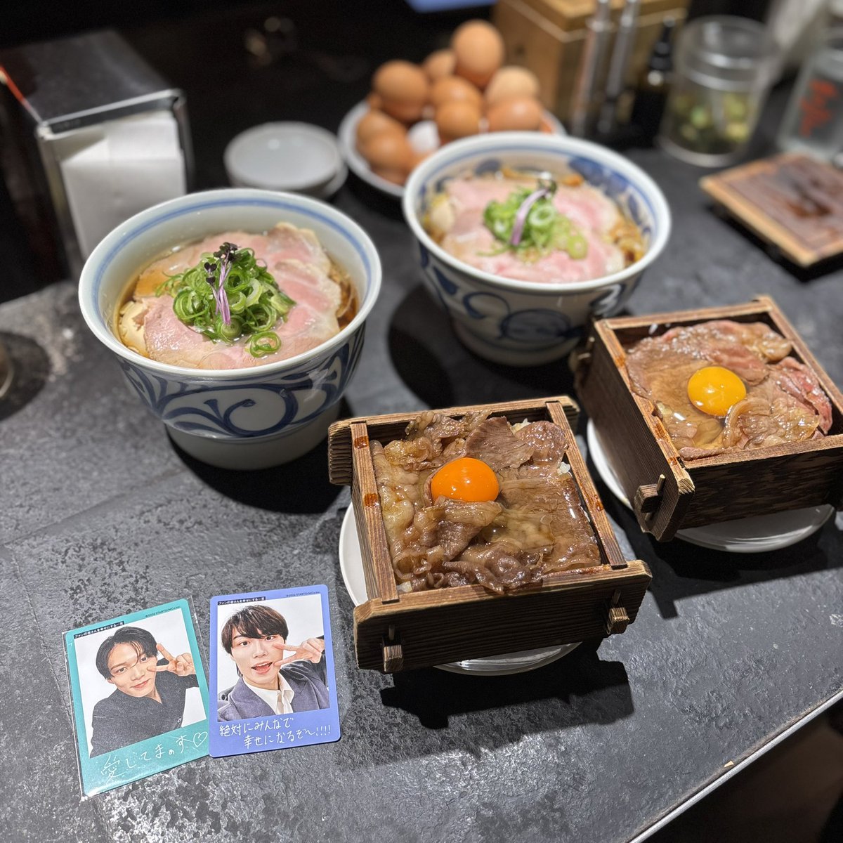 𝐸 tweet media