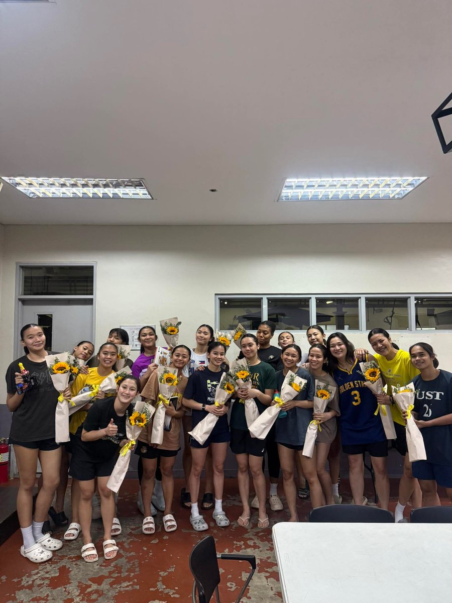 UST clappers 💛🌻 tweet media