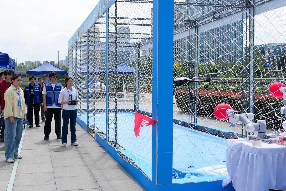 XHNews's tweet image. The inaugural World Drone Games in Chengdu, SW China, are shining a global spotlight on the country's booming low-altitude economy. With 800+ teams, the event merges cutting-edge #drone tech with competitive sports, showcasing the future of #UAV innovation.