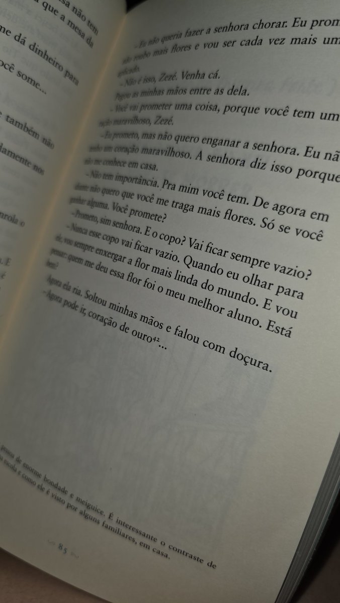felipe_usagi's tweet photo. -E o copo? Vai ficar sempre vazio? -Nunca esse copo vai ficar vazio. Quando eu olhar para ele vou sempre enxergar a flor mais linda do mundo. E vou pensar: quem me deu essa flor foi o meu melhor aluno. Está bem? https://t.co/bSlAclZQW7