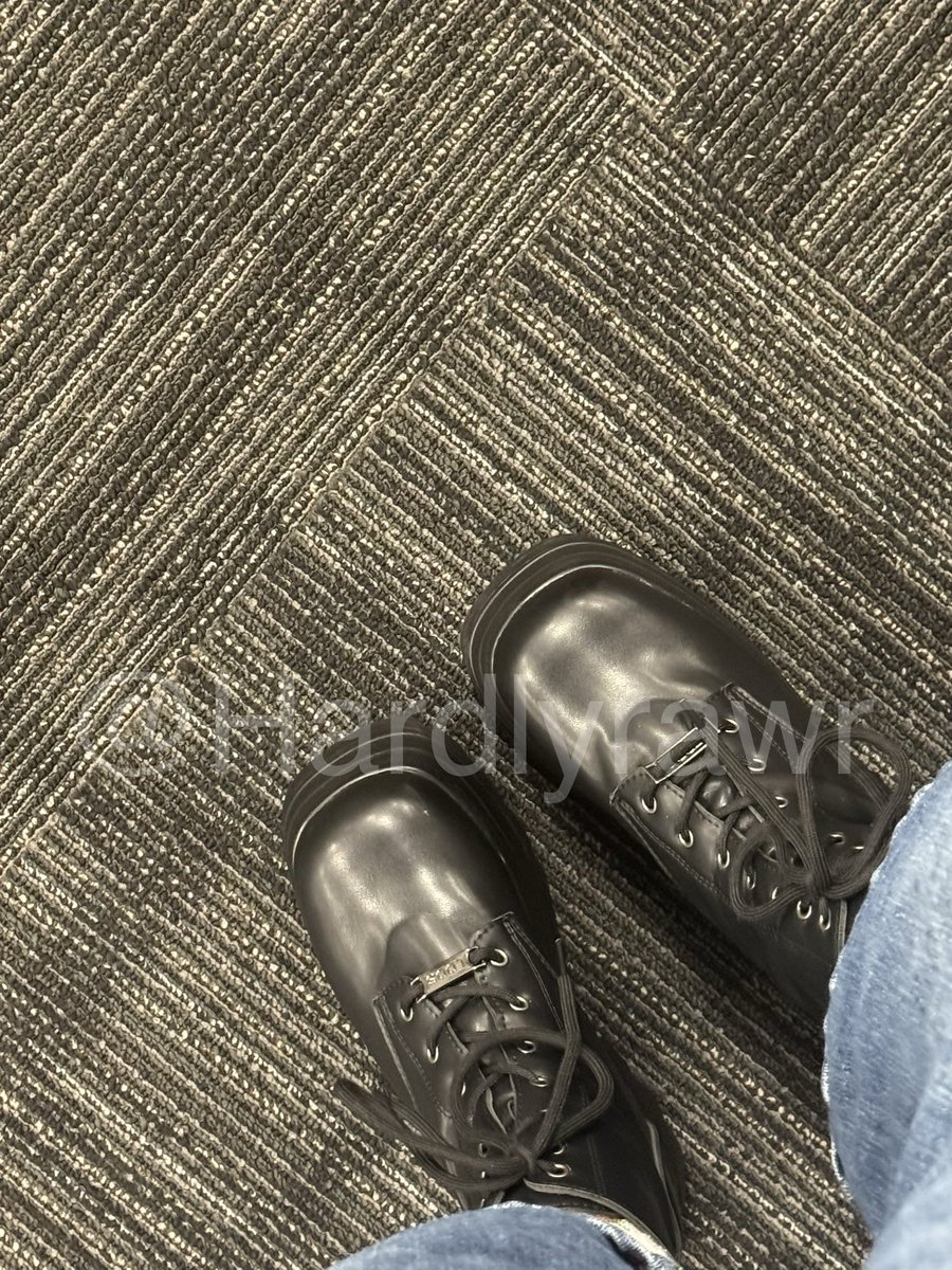 Hardlyrawr's tweet photo. Mmm I know you wish you could be under my boots https://t.co/j1NHtsb8Up