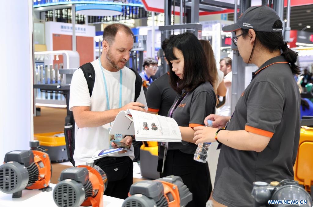 french_renmin's tweet image. La Foire de Canton ouvre ses portes avec une participation sans précédent
french.peopledaily.com.cn/Economie/n3/20… #commerce