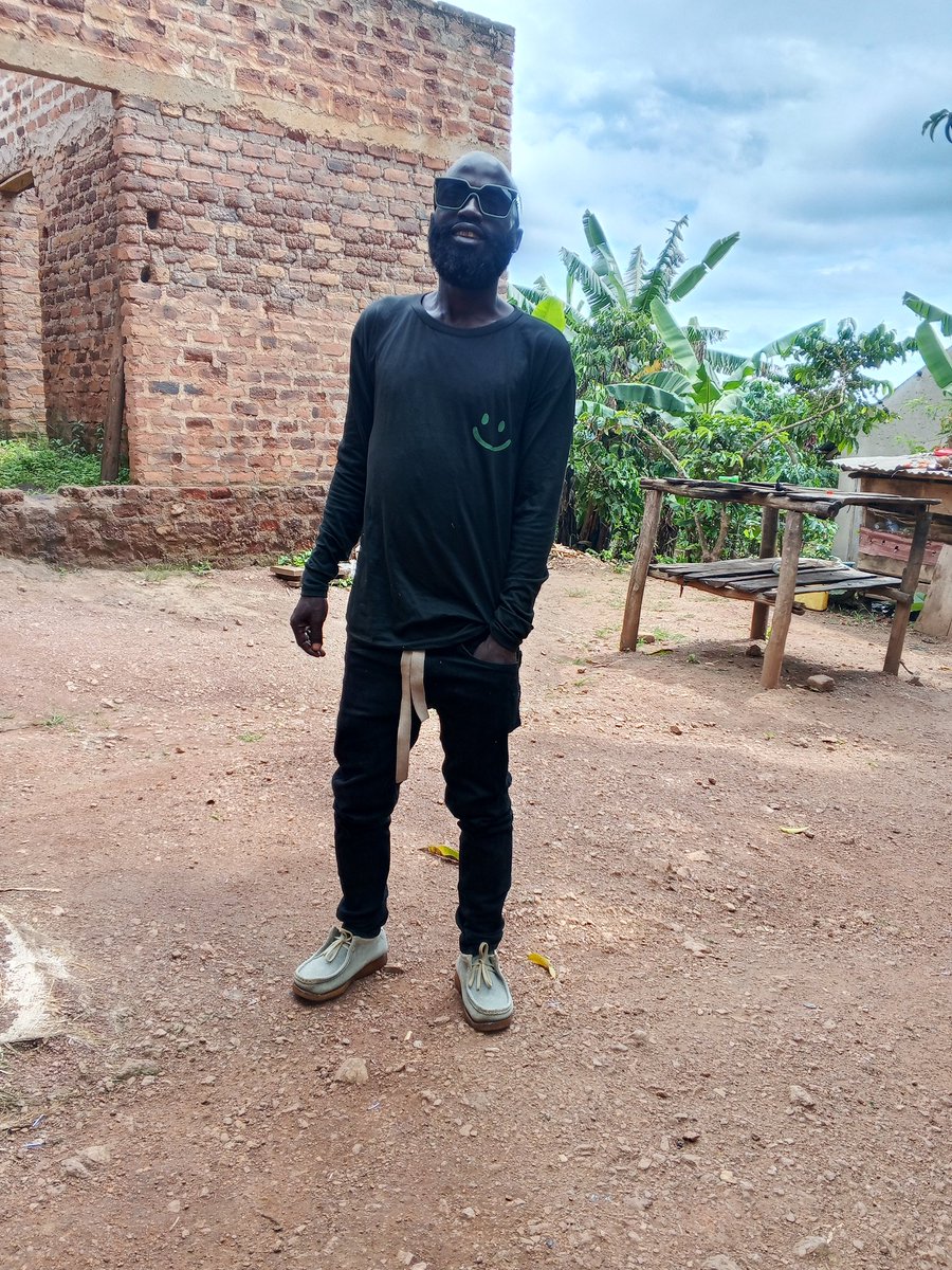 kabaka_jonathan's tweet photo. Bukomansimbi Secondly school with Jonathan k kabaka.
Which poz is better to you.
Watch on https://t.co/hF6N8gTEIl https://t.co/aGQgdWN6fu