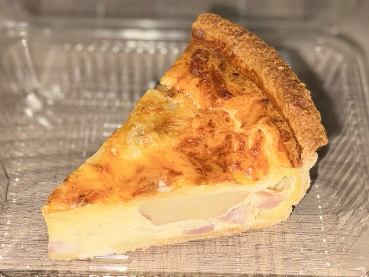 norisuke_oz3's tweet image. Bakery&amp;amp;Cafe CASCADE

ほぉ〜ら 美味しい美味しいパンとキッシュとスコーンだよぉ〜

スコーンって美味しいけど、唾液持っていかれて歯にへっぱるよねぇ

#BakeryCafeCASCADE #CASCADE #パン #キッシュ #スコーン
