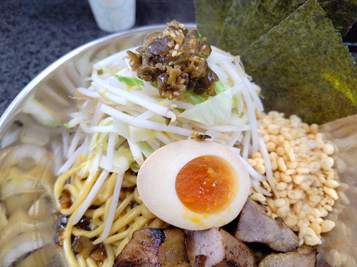 兄貴んち@新江古田
キューちゃん汁なし＋天かす＋生卵
これを食べられるのはこのタイミングしかないから予定なんかリスケするよね！
Qちゃんに生姜これが兄貴麺にハマる！
色んな食感が楽しめる美味いヤツ！
好きなものが掛け合わさると
何倍にも美味くなるね！
腹パンで死ぬほど美味かった！
#汁なし