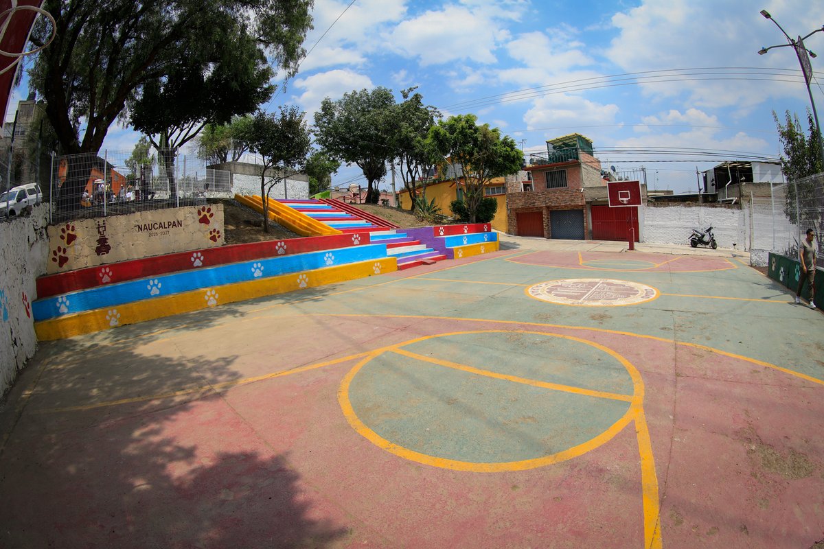 isaacsolar's tweet photo. Entregamos la #HuellaDeLaTransformación número 70 en #LomaColorada, donde recuperamos las canchas deportivas y el parque de Av. de Las Torres para devolverle a esta comunidad espacios dignos, seguros y llenos de vida para la convivencia de nuestras familias. ✨🛝🌳🚸
#Naucalpan https://t.co/ygsKihs3jb