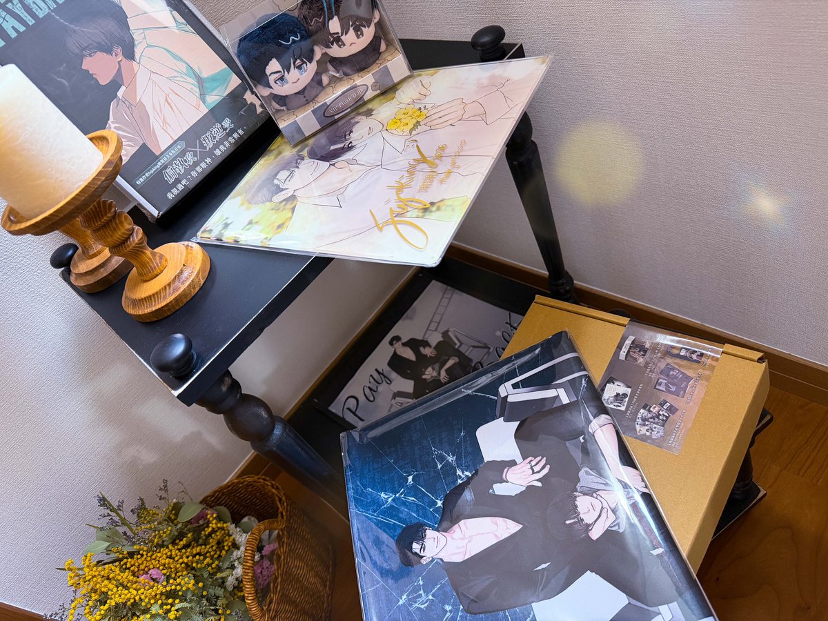 pi_life's tweet image. 台湾語版『PAYBACK ペイバック 4巻』特装版💖
「豪華特典付」の定義を書き換えたほうがいいと思う。特典が多すぎて、もはや何がメインなのか分からない（全部メイン）😂
色紙サイズのアクリル最高
#PAYBACK #ペイバック