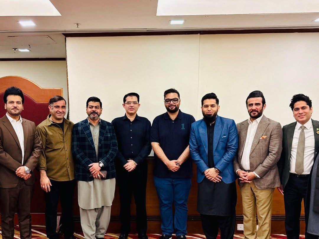 humzatabani's tweet image. Attended a warm and gracious dinner hosted by brother Usman in honour of the Pakistan Cricket Team 🇵🇰🏏

An evening celebrating unity, pride, and the spirit of cricket. Wishing our team continued success ahead.

#PakistanCricket #GreenShirts #ProudMoment #CricketPakistan #psl