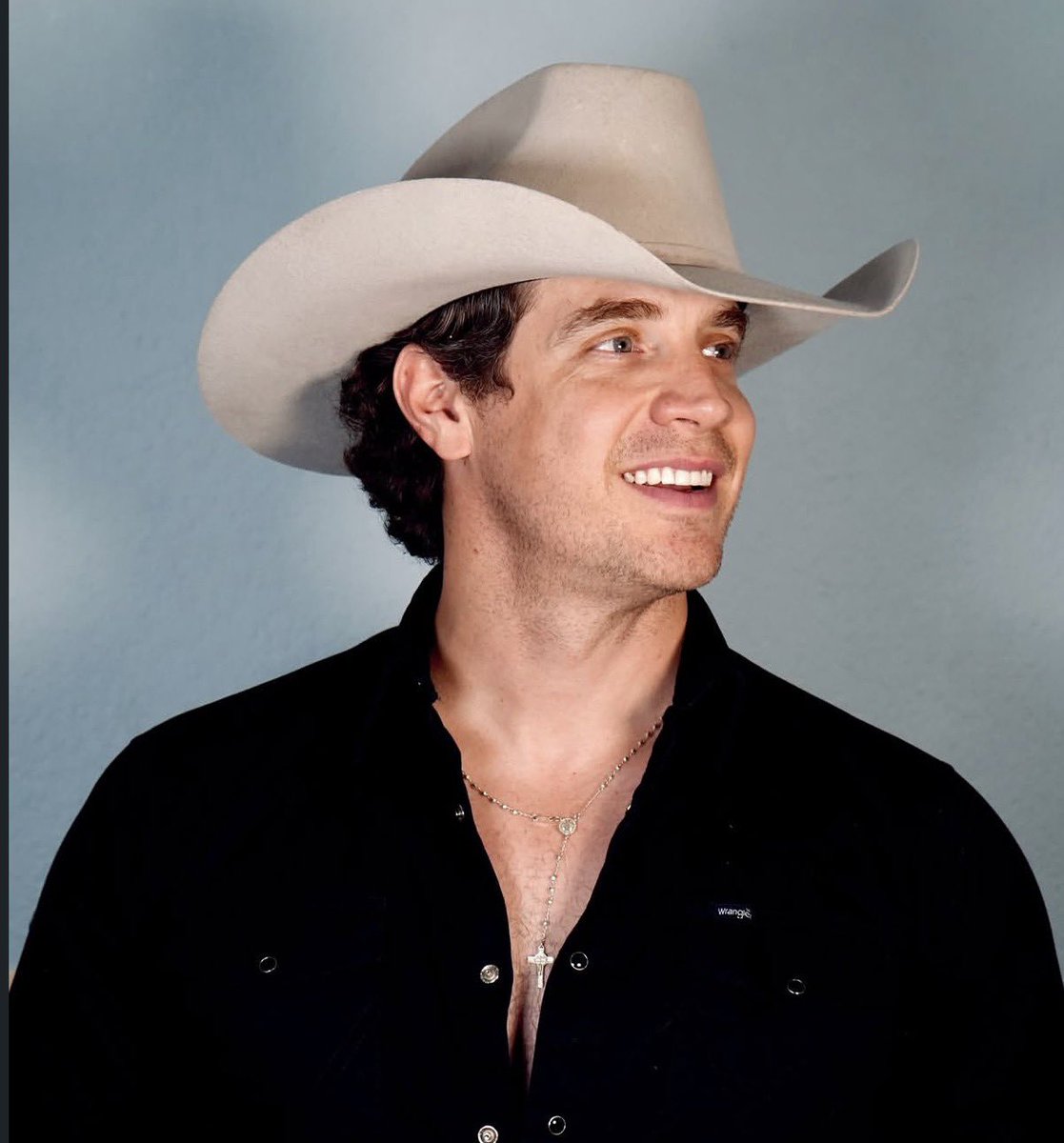 I absolutely love white Mexican men, it’s my favorite breed of men