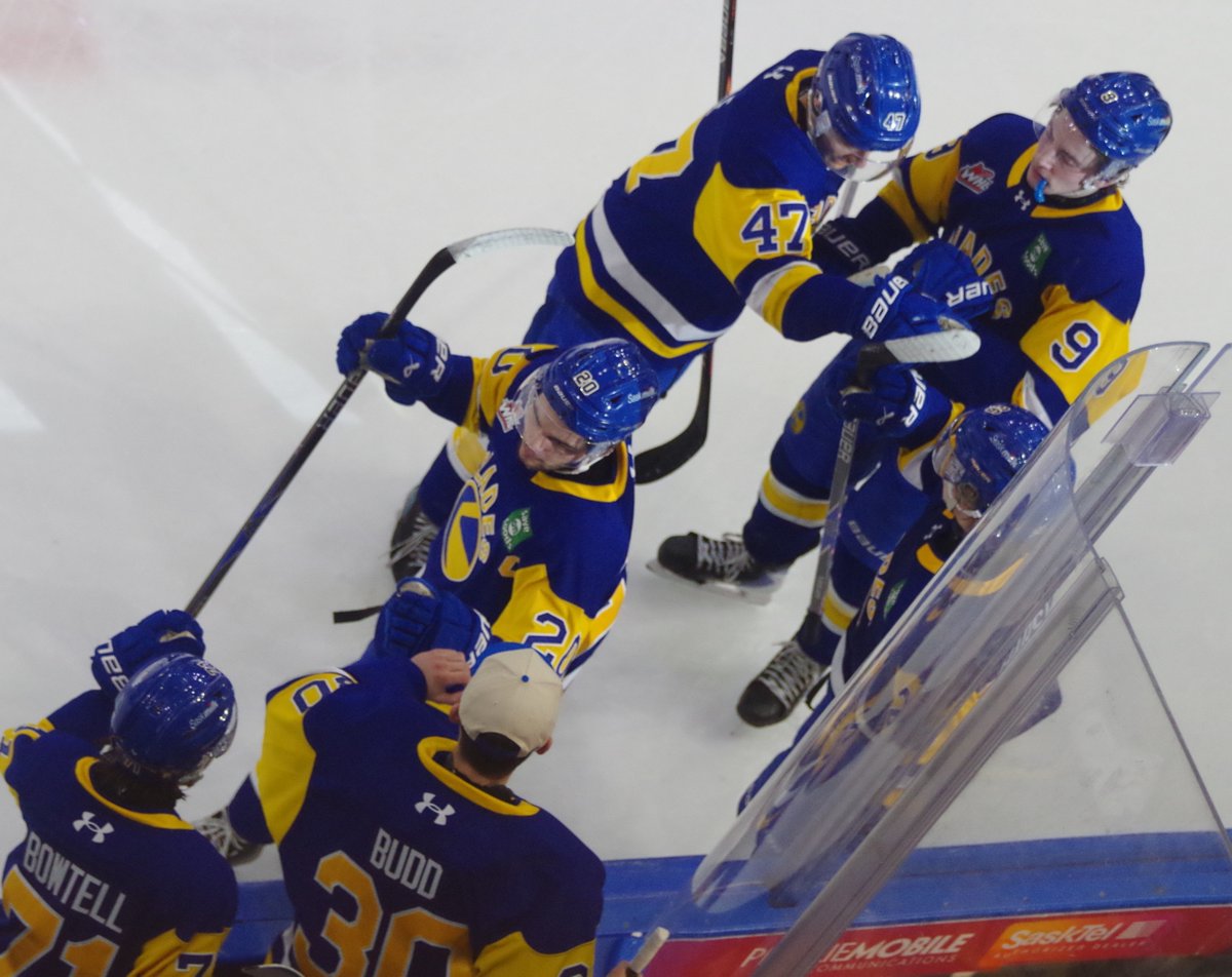 StanksSports's tweet image. After 40 minutes: #PrinceAlbert #Raiders 5, #Saskatoon #Blades 3. Raiders hold 24-20 edge in shots on goal. Game 4 of #WHL Eastern Conference Semifinal Series. #WHLPlayoffs. #CHL.