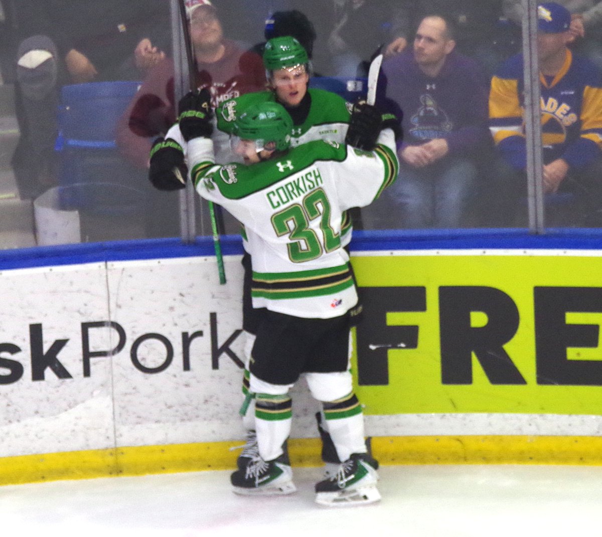 StanksSports's tweet image. After 40 minutes: #PrinceAlbert #Raiders 5, #Saskatoon #Blades 3. Raiders hold 24-20 edge in shots on goal. Game 4 of #WHL Eastern Conference Semifinal Series. #WHLPlayoffs. #CHL.