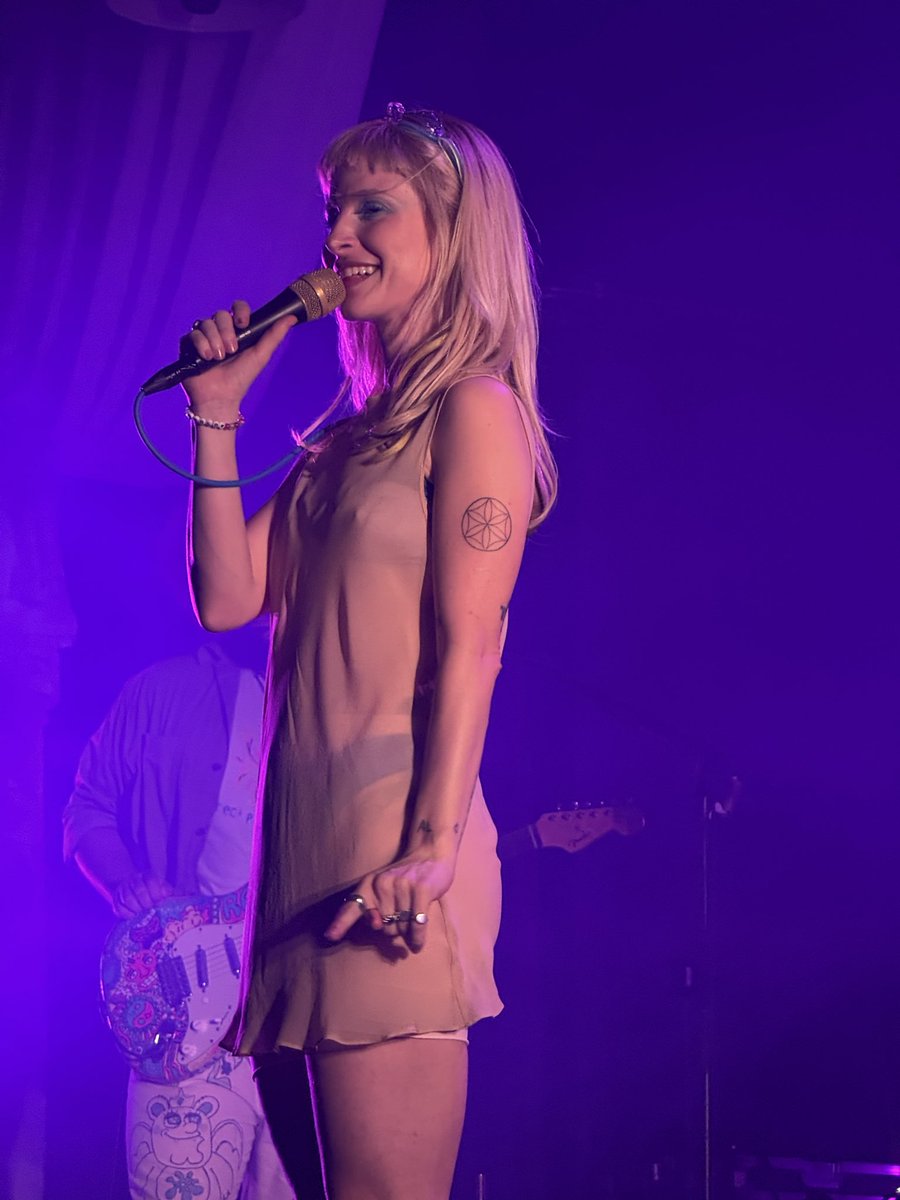 riley ⛯ tweet media