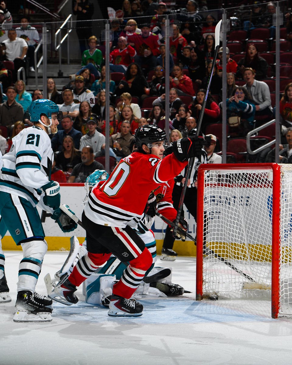 NHLBlackhawks's tweet photo. red light? nah, green light https://t.co/ODsWIvjrvH