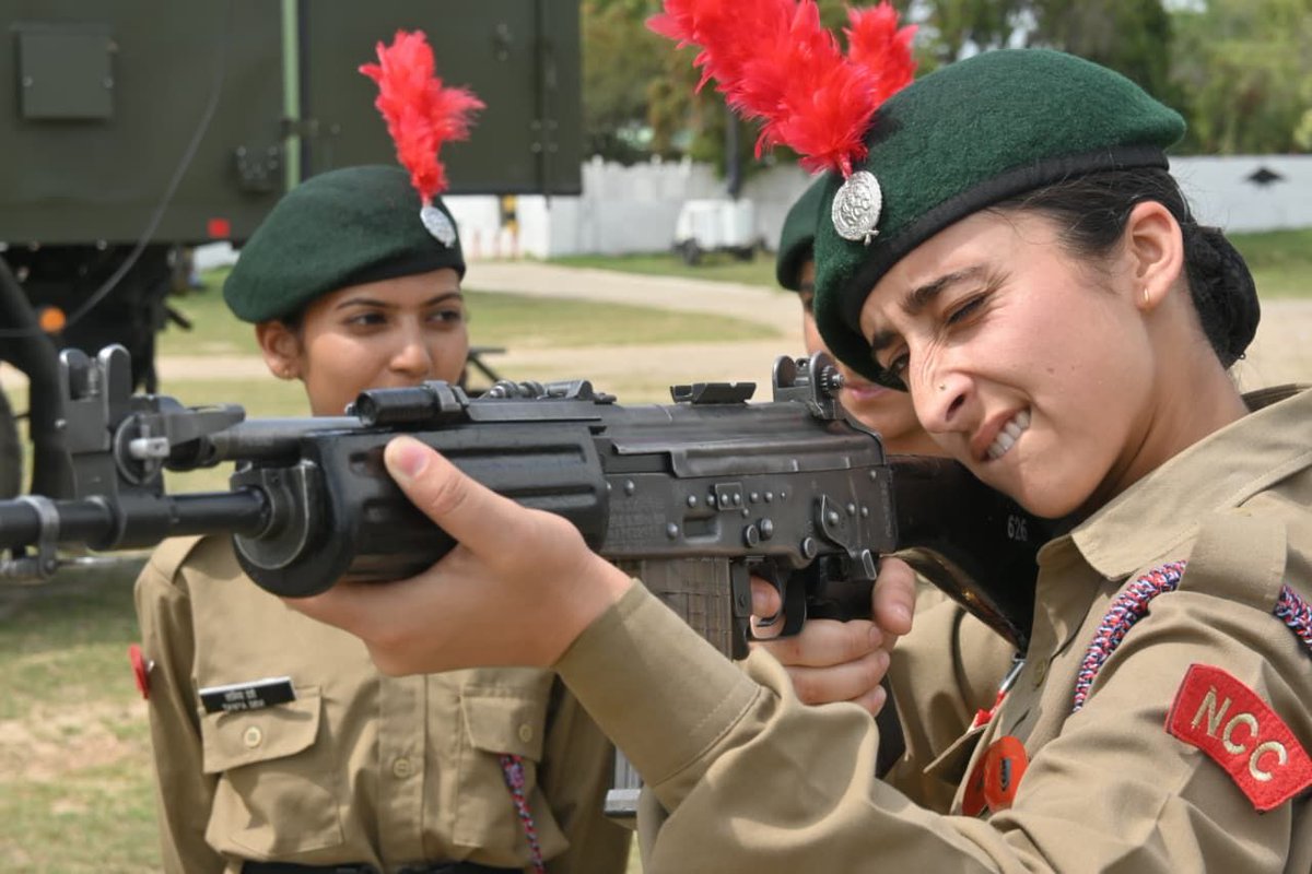 RisingStarCorps's tweet image. #IndianArmy

Future Women Warriors in the Making!

NCC girl cadets of Govt Women Degree College, Kathua visited Dhangu Military Station, #Pathankot - gaining insight into Army life and drawing inspiration to serve.

@adgpi
@WesternComd_IA