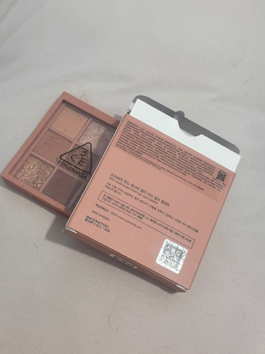 declutterl1ne's tweet photo. wts 3ce eyeshadow pallete shades overtake, cond masi 95% up baru dibeli sebulan official store 3ce alesan dijual karna salah pilih shade, price 265k, bisa by shopee,  (exc admin 10.5%) https://t.co/qJ8MVnhY5y