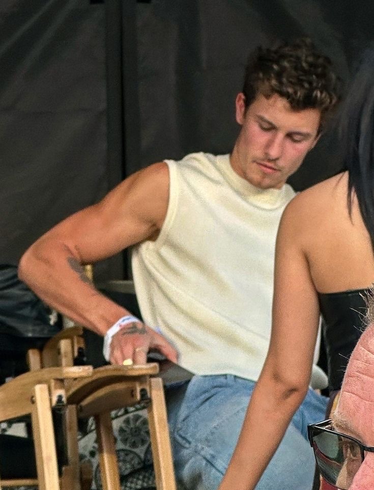 Shawn Mendes hourly tweet media
