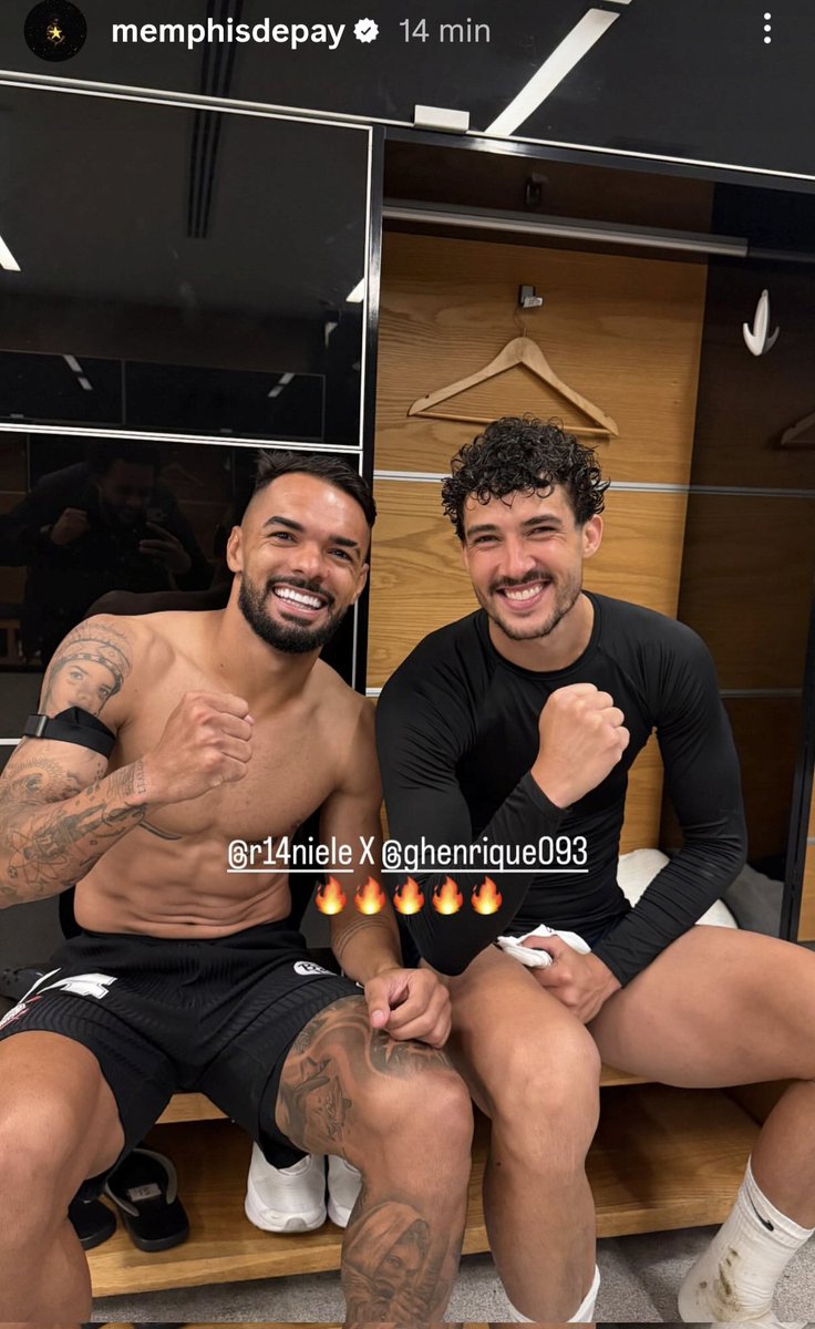 Vessoni's tweet image. MEMPHIS...

... no pós-jogo. Fotos dos artilheiros da noite contra o Santa Fe e do seu camarote na Neo Química Arena.

Holandês faz muita falta... concordam? 

#Corinthians #MemphisDepay