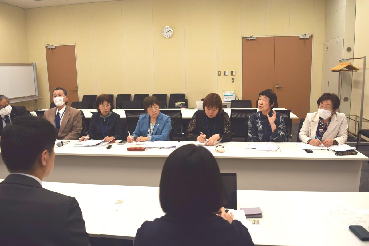 住み続けられる ＃地域医療 体制の充実、＃医師確保
住民の意見を反映した地域医療構想会議の運営
など厚労省に要請
命の「最後の砦」の公立・公的病院が、医師不足、経営難で閉院、診療科休止に。病院が遠くなり通院だけで数千～2万円の交通費の実例も
医療・社会保障に予算を
＃しんぶん赤旗 16日4面