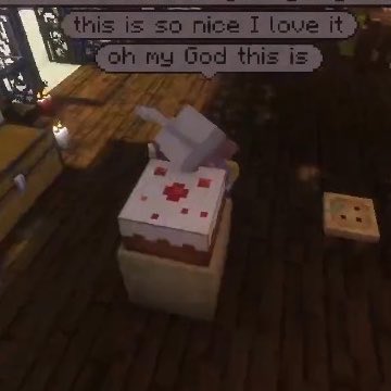 q!tina abrazando el pastel que le dejó q!aldo 😿🫶🏻