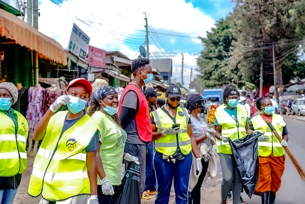 Youths_CornerKe's tweet photo. πOn 11th April, the day began with an early community meet-up, aligning on purpose, safety, and collective responsibility.
It set the tone for what became a powerful, community-driven initiative β»οΈπ
#YouthInAction #MyEnvironment #MyResponsibility #CleanLangataTogether https://t.co/8oG05TNogB